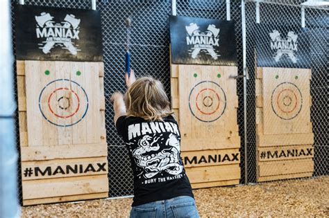 Maniax Axe Throwing .